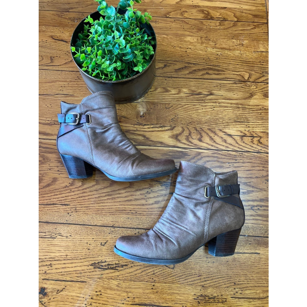 BareTraps Rilee brown heel bootsSz US 9 M